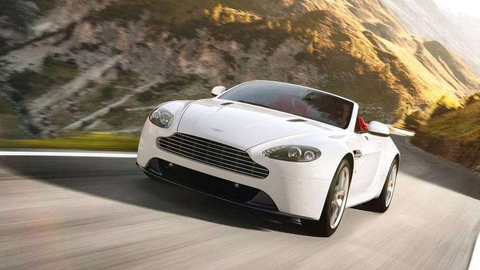 Vers&atilde;o de alta performance S entrega 430 cv | <a href="https://beta-develop.quatrorodas.abril.com.br/saloes/genebra/2012/aston-martin-v8-vantage-678482.shtml" rel="migration">Leia mais</a>