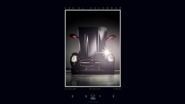 Capa do calend&aacute;rio Mercedes 300 SL 2012 | <a href="https://beta-develop.quatrorodas.abril.com.br/noticias/entretenimento-calendario-mercedes-benz-300-sl-revelado-estudio-bruno-roberti-305357_p.shtml" rel="migration">Leia mais</a>