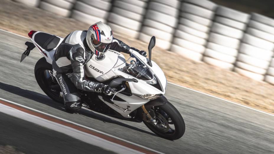A motocicleta tamb&eacute;m conta com o dispositivo Quickshifter | <a href="https://beta-develop.quatrorodas.abril.com.br/moto/noticias/triumph-lanca-daytona-675r-street-triple-741449.shtml" rel="migration">Leia mais</a>
