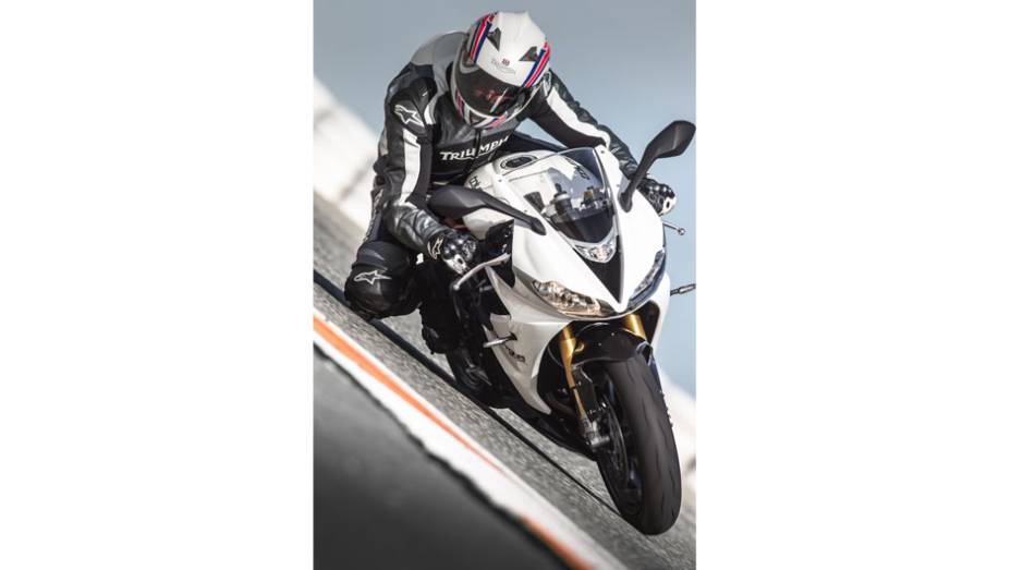 Triumph apresenta Daytona 675R no Brasil | <a href="https://beta-develop.quatrorodas.abril.com.br/moto/noticias/triumph-lanca-daytona-675r-street-triple-741449.shtml" rel="migration">Leia mais</a>