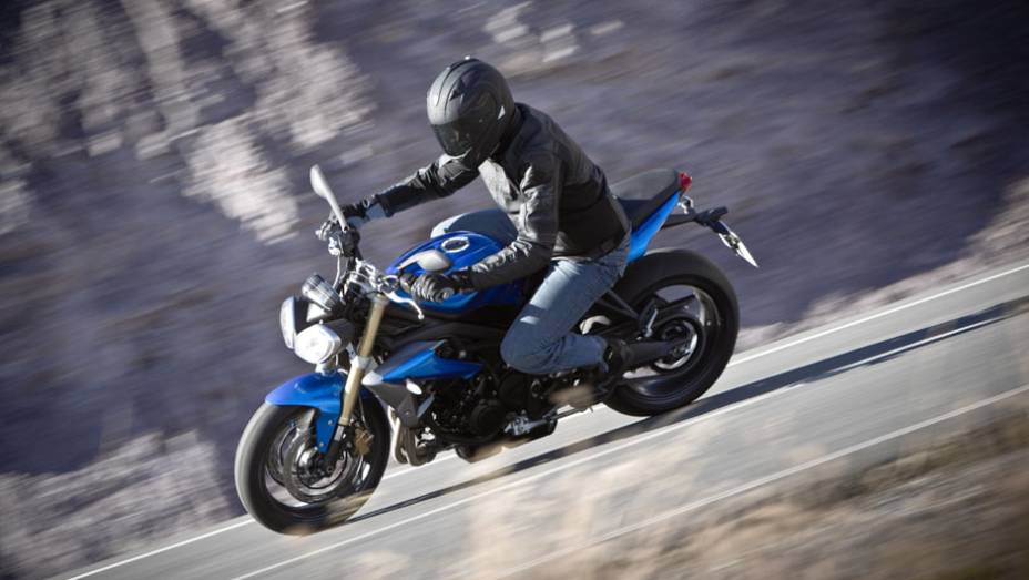 A nova Street Triple perdeu 6 kg em relação à versão anterior e agora totaliza 183 kg | <a href="https://beta-develop.quatrorodas.abril.com.br/moto/noticias/triumph-lanca-daytona-675r-street-triple-741449.shtml" rel="migration">Leia mais</a> A nova Street Triple perdeu 6 kg em relação à versão anterior e agora totaliza 183 kg | <a href="https://beta-develop.quatrorodas.abril.com.br/moto/noticias/triumph-lanca-daytona-675r-street-triple-741449.shtml" rel="migration">Leia mais</a>