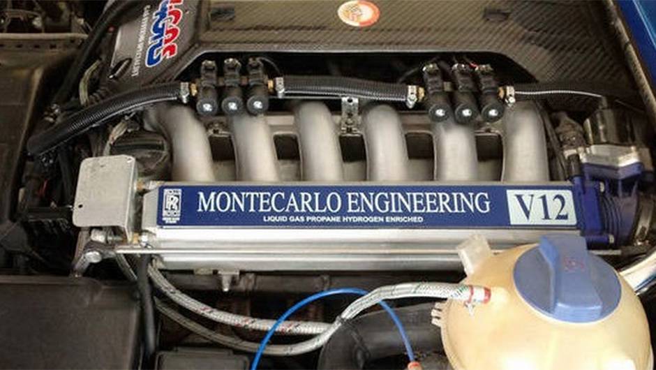 O Rascasse &eacute; equipado com motor 5.4 V12. O bloco &eacute; movido a gasolina ou g&aacute;s liquefeito de petr&oacute;leo (GLP) enriquecido com hidrog&ecirc;nio e entrega 507 cavalos de pot&ecirc;ncia | <a href="https://beta-develop.quatrorodas.abril.com.br/noticias/fabricantes/montecarlo-rascasse-apres" rel="migration"></a>