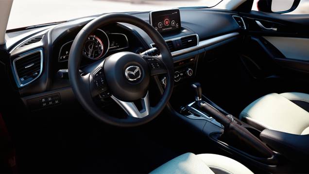 As duas variantes podem ser selecionadas com câmbio manual de seis marchas ou câmbio automático de seis marchas | <a href="https://beta-develop.quatrorodas.abril.com.br/saloes/frankfurt/2013/mazda3-752102.shtml" rel="migration">Leia mais</a> As duas variantes podem ser selecionadas com câmbio manual de seis marchas ou câmbio automático de seis marchas | <a href="https://beta-develop.quatrorodas.abril.com.br/saloes/frankfurt/2013/mazda3-752102.shtml" rel="migration">Leia mais</a>