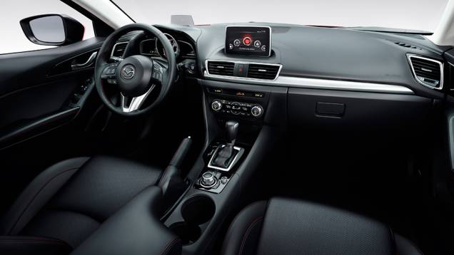 Dentro da cabine, a novidade fica por conta do Active Driving Display, dispositivo que mostra informações como velocidade do carro e instruções para navegação GPS | <a href="https://beta-develop.quatrorodas.abril.com.br/saloes/frankfurt/2013/mazda3-752102.shtml" rel="migration">Leia m</a> Dentro da cabine, a novidade fica por conta do Active Driving Display, dispositivo que mostra informações como velocidade do carro e instruções para navegação GPS | <a href="https://beta-develop.quatrorodas.abril.com.br/saloes/frankfurt/2013/mazda3-752102.shtml" rel="migration">Leia m</a>
