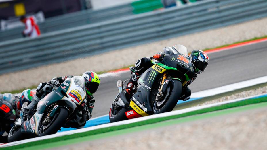 Bradley Smith garantiu o sexto lugar no grid de largada | <a href="https://beta-develop.quatrorodas.abril.com.br/moto/noticias/motogp-crutchlow-conquista-pole-assen-745300.shtml" rel="migration">Leia mais</a>