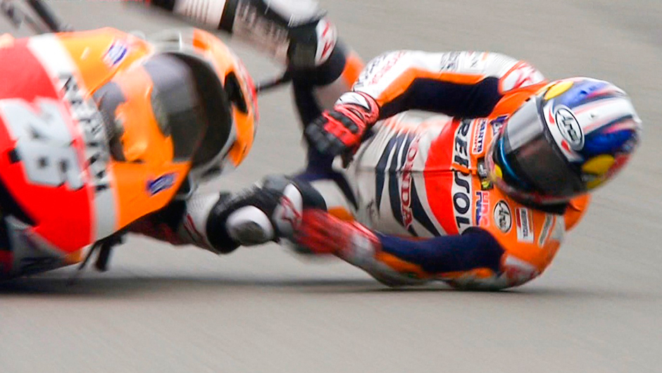 Queda de Dani Pedrosa | <a href="https://beta-develop.quatrorodas.abril.com.br/moto/noticias/motogp-crutchlow-conquista-pole-assen-745300.shtml" rel="migration">Leia mais</a>