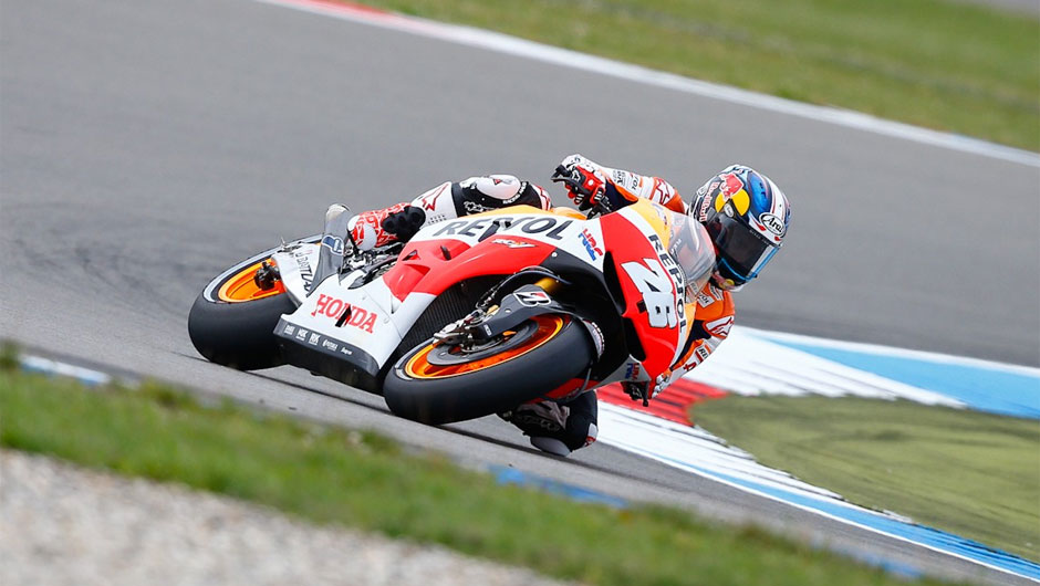 Dani Pedrosa largar&aacute; em quinto lugar | <a href="https://beta-develop.quatrorodas.abril.com.br/moto/noticias/motogp-crutchlow-conquista-pole-assen-745300.shtml" rel="migration">Leia mais</a>