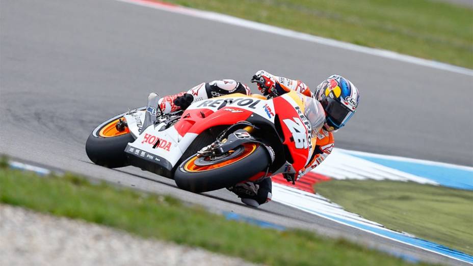 Dani Pedrosa largará em quinto lugar | <a href="https://beta-develop.quatrorodas.abril.com.br/moto/noticias/motogp-crutchlow-conquista-pole-assen-745300.shtml" rel="migration">Leia mais</a>