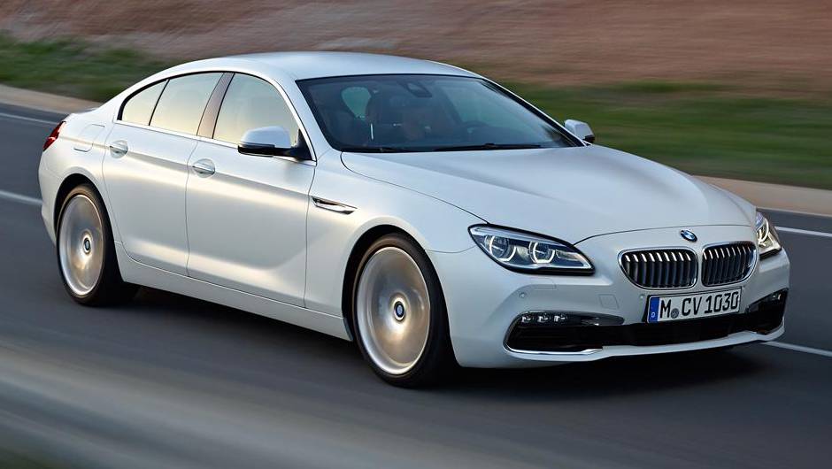 Grade dianteira também teve retoques | <a href="https://beta-develop.quatrorodas.abril.com.br/noticias/saloes/detroit-2015/bmw-apresenta-nova-familia-serie-6-820099.shtml" rel="migration">Leia mais</a> Grade dianteira também teve retoques | <a href="https://beta-develop.quatrorodas.abril.com.br/noticias/saloes/detroit-2015/bmw-apresenta-nova-familia-serie-6-820099.shtml" rel="migration">Leia mais</a>