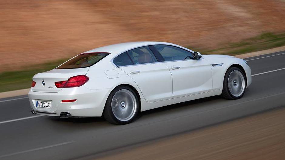 Série 6 não sofreu alterações técnicas | <a href="https://beta-develop.quatrorodas.abril.com.br/noticias/saloes/detroit-2015/bmw-apresenta-nova-familia-serie-6-820099.shtml" rel="migration">Leia mais</a> Série 6 não sofreu alterações técnicas | <a href="https://beta-develop.quatrorodas.abril.com.br/noticias/saloes/detroit-2015/bmw-apresenta-nova-familia-serie-6-820099.shtml" rel="migration">Leia mais</a>
