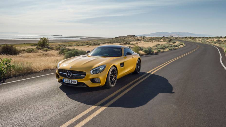 Ele chega ao mercado para rivalizar com, entre outros, Porsche 911 e Jaguar F-Type | <a href="https://beta-develop.quatrorodas.abril.com.br/noticias/saloes/paris-2014/mercedes-benz-revela-amg-gt-799359.shtml" rel="migration">Leia mais</a> Ele chega ao mercado para rivalizar com, entre outros, Porsche 911 e Jaguar F-Type | <a href="https://beta-develop.quatrorodas.abril.com.br/noticias/saloes/paris-2014/mercedes-benz-revela-amg-gt-799359.shtml" rel="migration">Leia mais</a>