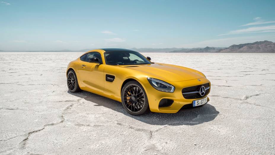 Seguindo os passos de diversos modelos de nova gera&ccedil;&atilde;o, o AMG GT tem boa parte da estrutura em alum&iacute;nio | <a href="https://beta-develop.quatrorodas.abril.com.br/noticias/saloes/paris-2014/mercedes-benz-revela-amg-gt-799359.shtml" rel="migration">Leia mais</a>