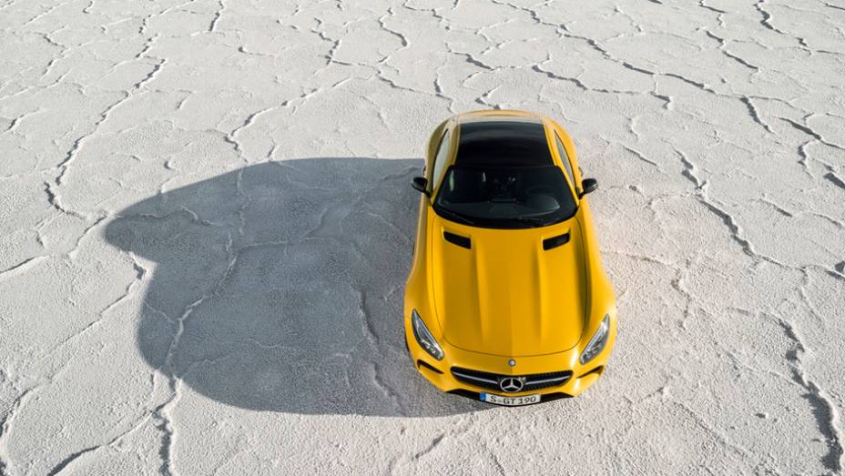 Desse modo, tomando como base o &uacute;ltimo SLS, h&aacute; uma redu&ccedil;&atilde;o de 145 kg | <a href="https://beta-develop.quatrorodas.abril.com.br/noticias/saloes/paris-2014/mercedes-benz-revela-amg-gt-799359.shtml" rel="migration">Leia mais</a>