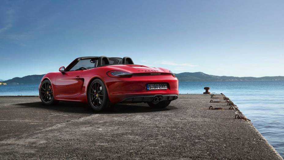 O modelo tem 330 cavalos de pot&ecirc;ncia. | <a href="https://beta-develop.quatrorodas.abril.com.br/noticias/fabricantes/porsche-lanca-boxster-gts-cayman-gts-777156.shtml" rel="migration">Leia mais</a>