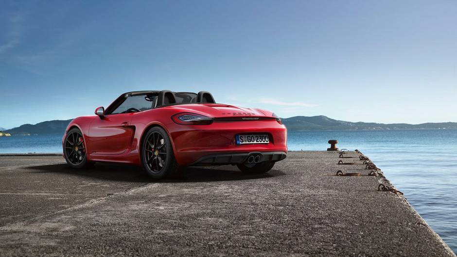 O modelo tem 330 cavalos de pot&ecirc;ncia. | <a href="https://beta-develop.quatrorodas.abril.com.br/noticias/fabricantes/porsche-lanca-boxster-gts-cayman-gts-777156.shtml" rel="migration">Leia mais</a>