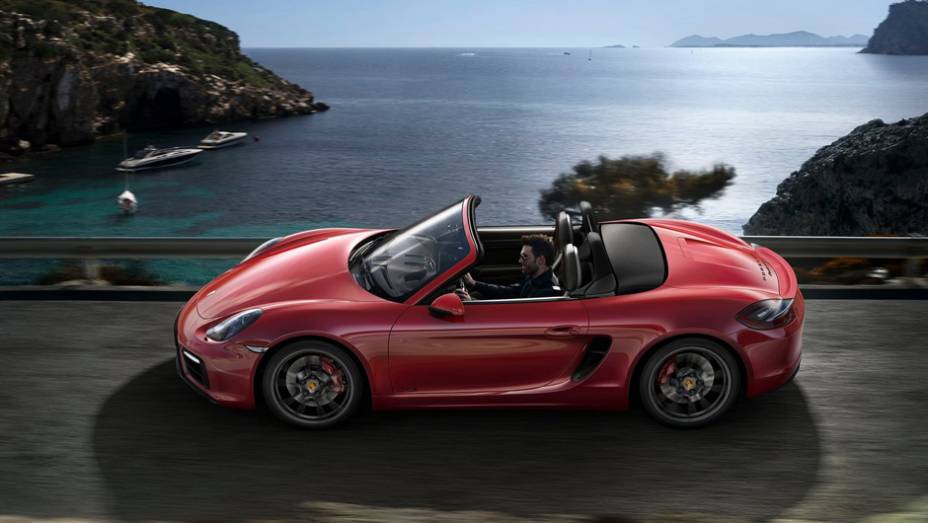 Chega aos 100 km/h em apenas 4,7 segundos e atinge 281 km/h. | <a href="https://beta-develop.quatrorodas.abril.com.br/noticias/fabricantes/porsche-lanca-boxster-gts-cayman-gts-777156.shtml" rel="migration">Leia mais</a>