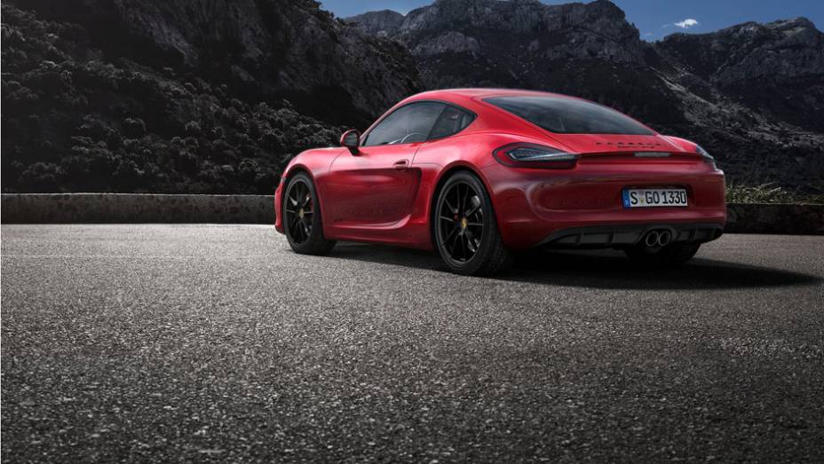 Outra novidade é o sistema de amortecimento eletrônico. | <a href="https://beta-develop.quatrorodas.abril.com.br/noticias/fabricantes/porsche-lanca-boxster-gts-cayman-gts-777156.shtml" rel="migration">Leia mais</a>