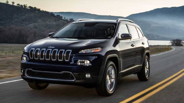O estilo parece ter sido inspirado no Range Rover Evoque, com far&oacute;is afilados e tra&ccedil;os agressivos | <a href="%20https://beta-develop.quatrorodas.abril.com.br/saloes/new-york/2013/jeep-cherokee-737016.shtml" rel="migration">Leia mais</a>