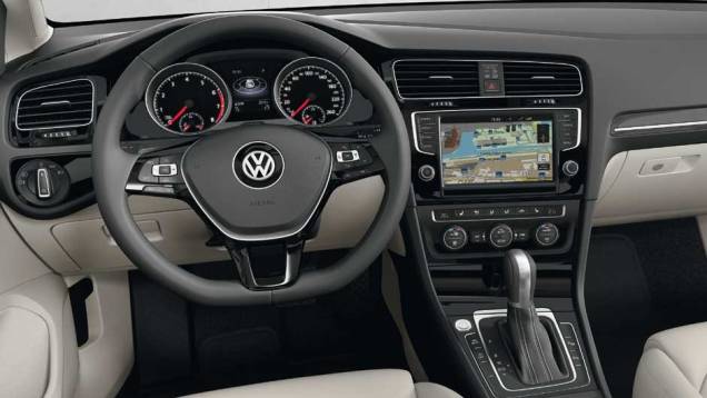 A generosa lista de opcionais da perua inclui piloto autom&aacute;tico adaptativo, far&oacute;is com ilumina&ccedil;&atilde;o inteligente e assist&ecirc;ncia de estacionamento | <a href="https://beta-develop.quatrorodas.abril.com.br/noticias/fabricantes/vw-lanca-golf-variant-868081.shtml" rel="migration">Leia mais</a>
