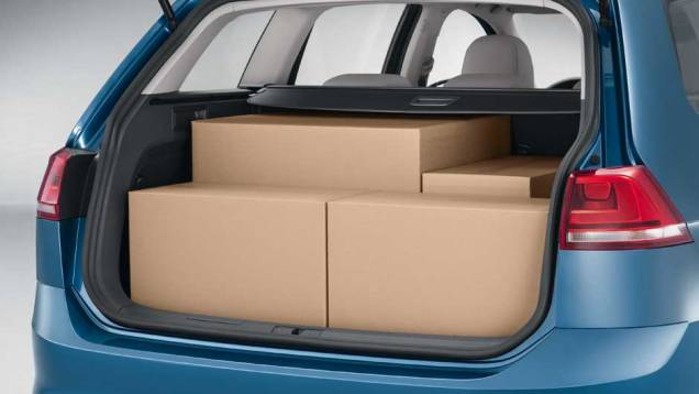 A perua tem capacidade do porta-malas de 605 litros, podendo subir para 1.620 litros com o banco traseiro rebatido | <a href="https://beta-develop.quatrorodas.abril.com.br/noticias/fabricantes/vw-lanca-golf-variant-868081.shtml" rel="migration">Leia mais</a> A perua tem capacidade do porta-malas de 605 litros, podendo subir para 1.620 litros com o banco traseiro rebatido | <a href="https://beta-develop.quatrorodas.abril.com.br/noticias/fabricantes/vw-lanca-golf-variant-868081.shtml" rel="migration">Leia mais</a>