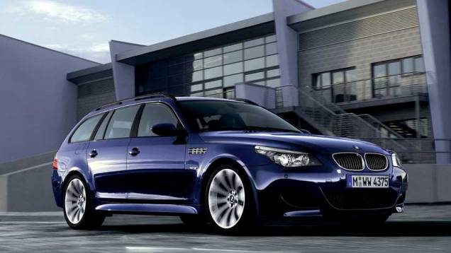 BMW M5 V10: foram feitas apenas 1.025 dessas belezinhas entre 2007 e 2010; o motor V10 de 507 cv fazia a perua chegar facilmente aos 300 km/h BMW M5 V10: foram feitas apenas 1.025 dessas belezinhas entre 2007 e 2010; o motor V10 de 507 cv fazia a perua chegar facilmente aos 300 km/h