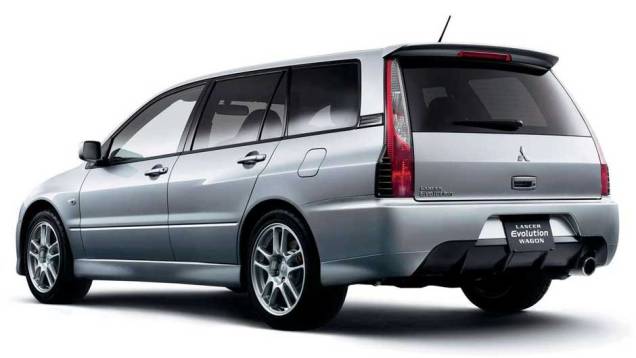 Mitsubishi Lancer Evo IX Wagon: a exótica perua trazia o mesmo visual e desempenho do Evo. O motor 2.0 turbo de 286 cv fazia a perua ir de 0 a 100 km/h em 4,7 segundos. Foi feita apenas no Japão e só por um ano Mitsubishi Lancer Evo IX Wagon: a exótica perua trazia o mesmo visual e desempenho do Evo. O motor 2.0 turbo de 286 cv fazia a perua ir de 0 a 100 km/h em 4,7 segundos. Foi feita apenas no Japão e só por um ano