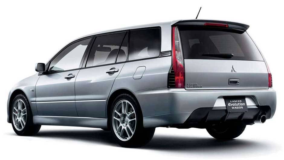 Mitsubishi Lancer Evo IX Wagon: a ex&oacute;tica perua trazia o mesmo visual e desempenho do Evo. O motor 2.0 turbo de 286 cv fazia a perua ir de 0 a 100 km/h em 4,7 segundos. Foi feita apenas no Jap&atilde;o e s&oacute; por um ano