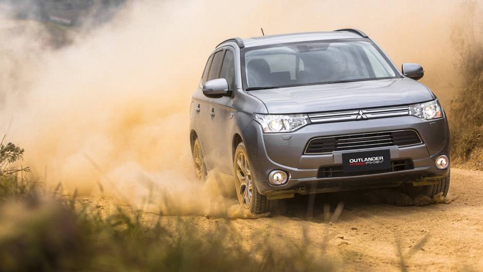 O Outlander PHEV j&aacute; est&aacute; &agrave; venda nas revendas da marca | <a href="https://beta-develop.quatrorodas.abril.com.br/carros/lancamentos//mitsubishi-outlander-phev-801241.shtml" target="_blank" rel="migration">Leia mais</a>
