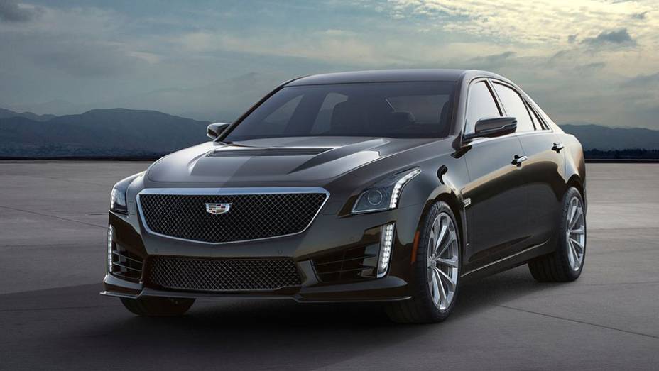 Na dianteira, o sed&atilde; ganhou grade e entradas de ar maiores | <a href="https://beta-develop.quatrorodas.abril.com.br/noticias/saloes/detroit-2015/cadillac-revela-novo-cts-v-820740.shtml" target="_blank" rel="migration">Leia mais</a>