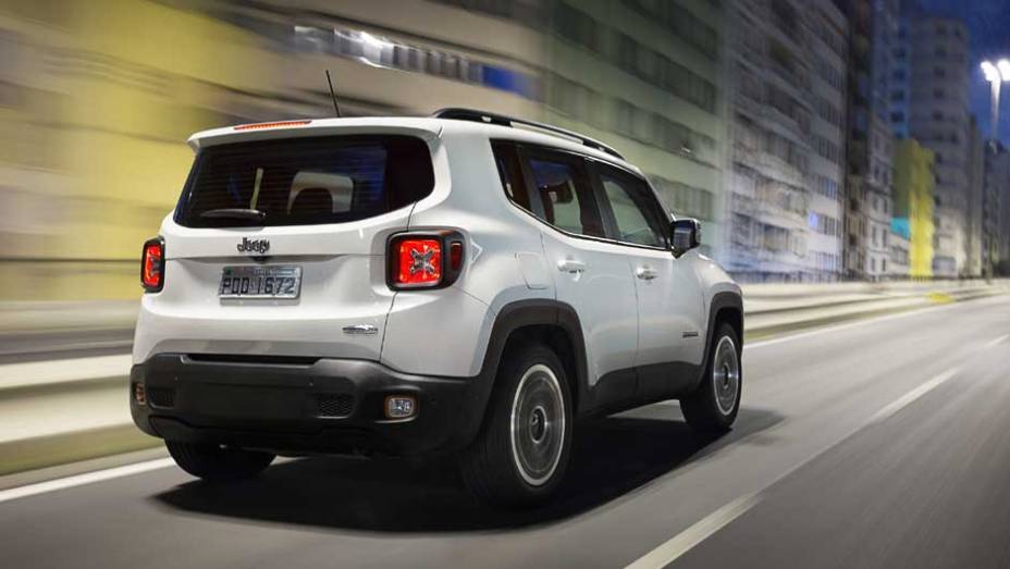 Na Longitude n&atilde;o h&aacute; vers&atilde;o com c&acirc;mbio manual, mas as op&ccedil;&otilde;es de motoriza&ccedil;&atilde;o s&atilde;o as mesmas 1.8 a gasolina e 2.0 turbodiesel | <a href="https://beta-develop.quatrorodas.abril.com.br/noticias/fabricantes/saiba-tudo-jeep-renegade-850580.shtml" target="_blank" rel="migration">Leia mais</a>