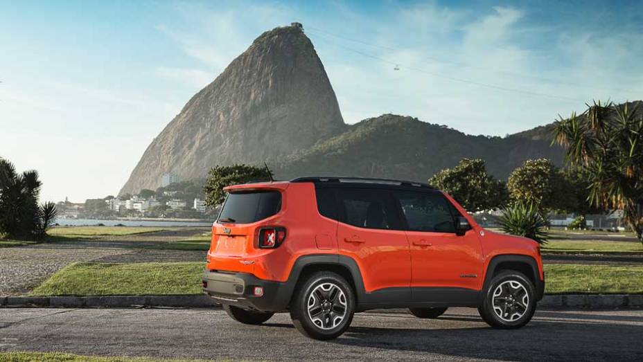 Ela ser&aacute; oferecida apenas com o motor 2.0 turbodiesel e c&acirc;mbio autom&aacute;tico de nove marchas - o mesmo do Cherokee | <a href="https://beta-develop.quatrorodas.abril.com.br/noticias/fabricantes/saiba-tudo-jeep-renegade-850580.shtml" target="_blank" rel="migration">Leia mais</a>