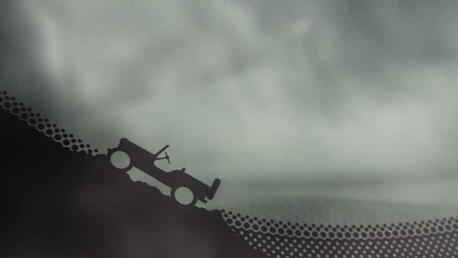 Sobram refer&ecirc;ncias ao Wrangler no Renegade; a marca diz que h&aacute; 25 easter eggs, ou melhor, surpresas pelo carro, at&eacute; no para-brisa | <a href="https://beta-develop.quatrorodas.abril.com.br/noticias/fabricantes/saiba-tudo-jeep-renegade-850580.shtml" target="_blank" rel="migration"></a>
