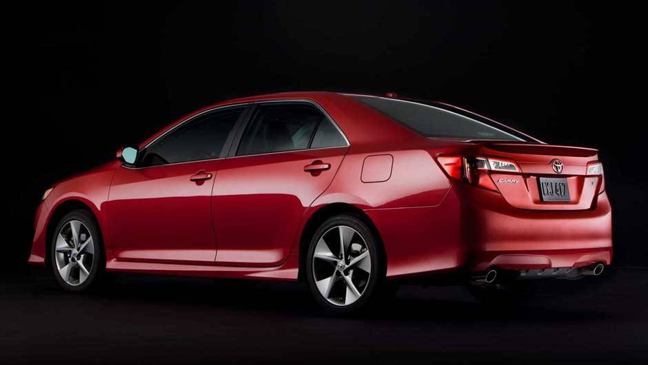 As lanternas têm desenho atraente. <a href="https://beta-develop.quatrorodas.abril.com.br/carros/lancamentos/toyota-camry-637524.shtml" rel="migration">Leia mais</a> As lanternas têm desenho atraente. <a href="https://beta-develop.quatrorodas.abril.com.br/carros/lancamentos/toyota-camry-637524.shtml" rel="migration">Leia mais</a>