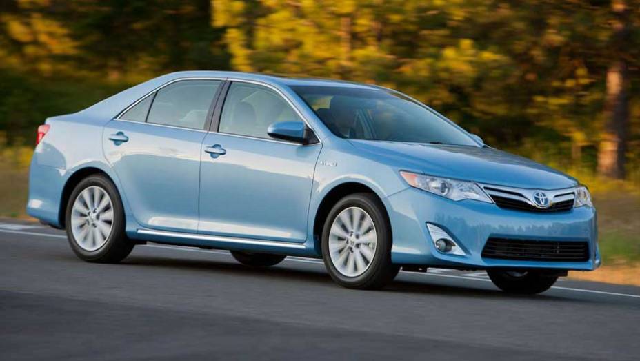 A vers&atilde;o h&iacute;brida deve ter boas vendas nos EUA. <a href="https://beta-develop.quatrorodas.abril.com.br/carros/lancamentos/toyota-camry-637524.shtml" rel="migration">Leia mais</a>