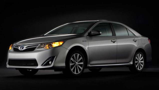 O conjunto mecânico do Camry tem um motor 2.5 a gasolina e outro elétrico. <a href="https://beta-develop.quatrorodas.abril.com.br/carros/lancamentos/toyota-camry-637524.shtml" rel="migration">Leia mais</a> O conjunto mecânico do Camry tem um motor 2.5 a gasolina e outro elétrico. <a href="https://beta-develop.quatrorodas.abril.com.br/carros/lancamentos/toyota-camry-637524.shtml" rel="migration">Leia mais</a>