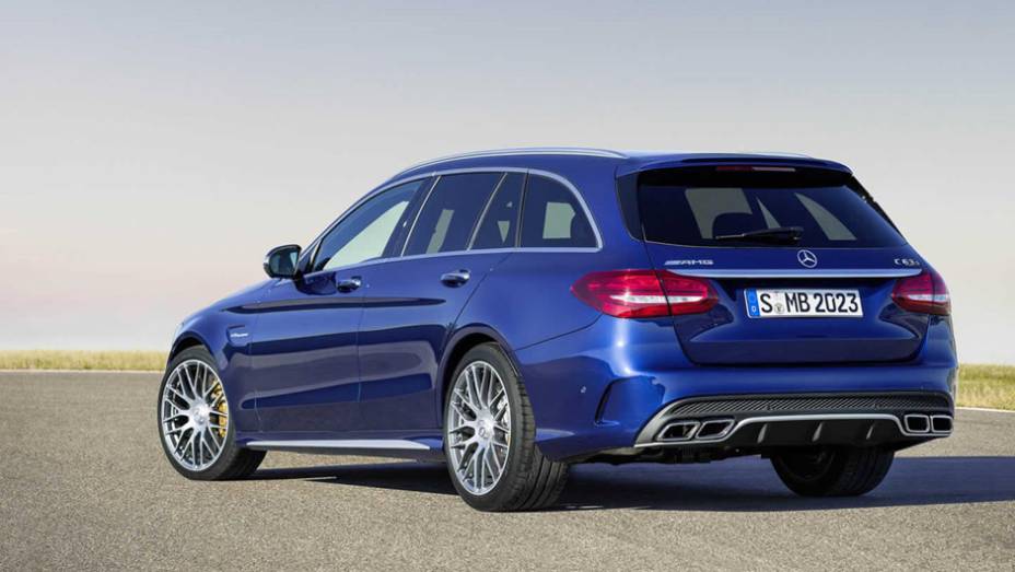 No caso da versão S, a potência passa dos 500 cv | <a href="https://beta-develop.quatrorodas.abril.com.br/noticias/saloes/paris-2014/mercedes-benz-revela-detalhes-novo-c63-amg-802146.shtml" rel="migration">Leia mais</a> No caso da versão S, a potência passa dos 500 cv | <a href="https://beta-develop.quatrorodas.abril.com.br/noticias/saloes/paris-2014/mercedes-benz-revela-detalhes-novo-c63-amg-802146.shtml" rel="migration">Leia mais</a>