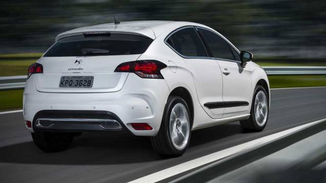 Assim como seus irmãos DS3 e DS5, ele prima pelo design criativo e acabamento refinado | <a href="https://beta-develop.quatrorodas.abril.com.br/carros/lancamentos/citroen-ds4-734568.shtml" rel="migration">Leia mais</a> Assim como seus irmãos DS3 e DS5, ele prima pelo design criativo e acabamento refinado | <a href="https://beta-develop.quatrorodas.abril.com.br/carros/lancamentos/citroen-ds4-734568.shtml" rel="migration">Leia mais</a>