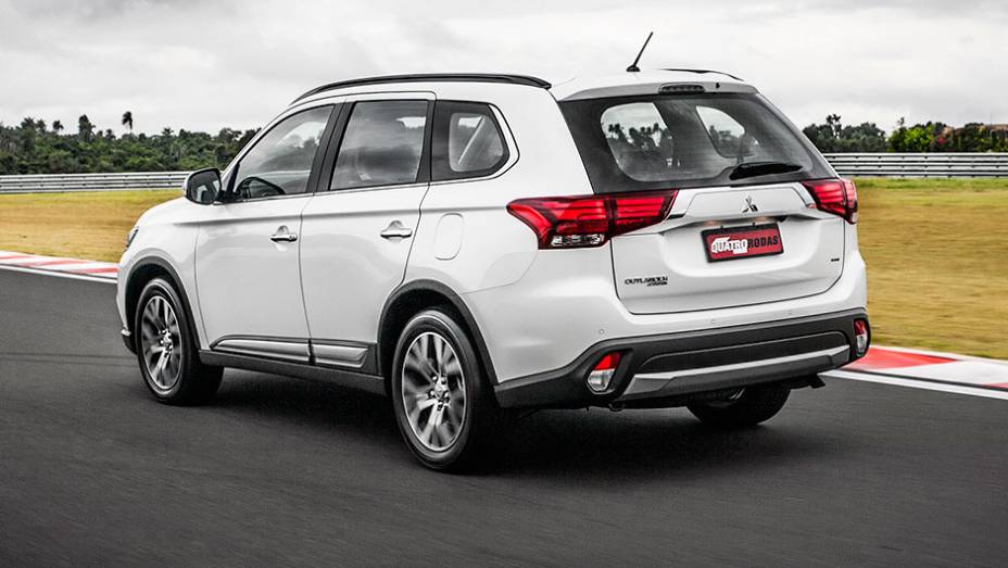 Modelo recebeu cinco estrelas no EURO NCap - <a href="https://beta-develop.quatrorodas.abril.com.br/carros/testes/mitsubishi-new-outlander-2-2l-diesel-870160.shtml" rel="migration">Leia mais</a>