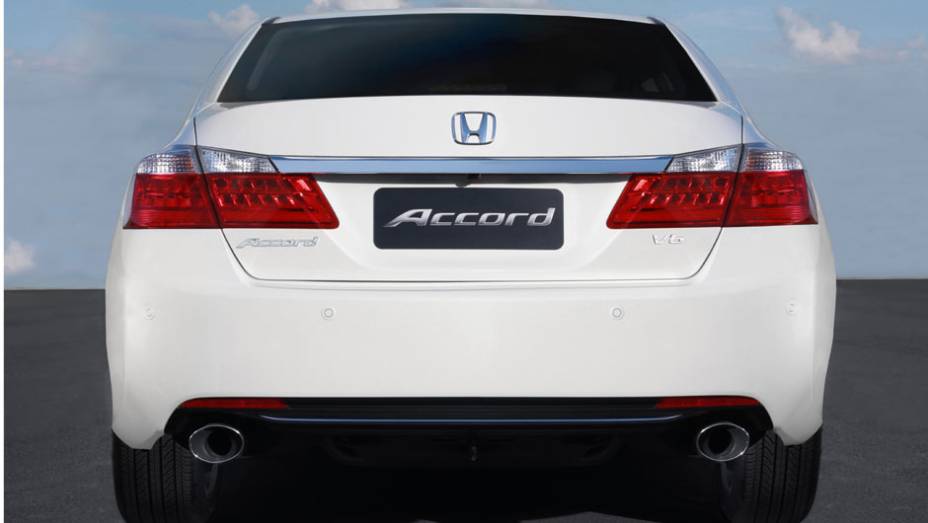 Alguns podem at&eacute; achar semelhan&ccedil;as com as lanternas do Civic | <a href="https://beta-develop.quatrorodas.abril.com.br/carros/lancamentos/honda-accord-2014-744960.shtml" rel="migration">Leia mais</a>