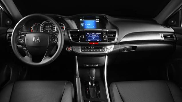 O interior traz bom acabamento e comandos com fácil acesso aos ocupantes | <a href="https://beta-develop.quatrorodas.abril.com.br/carros/lancamentos/honda-accord-2014-744960.shtml" rel="migration">Leia mais</a> O interior traz bom acabamento e comandos com fácil acesso aos ocupantes | <a href="https://beta-develop.quatrorodas.abril.com.br/carros/lancamentos/honda-accord-2014-744960.shtml" rel="migration">Leia mais</a>