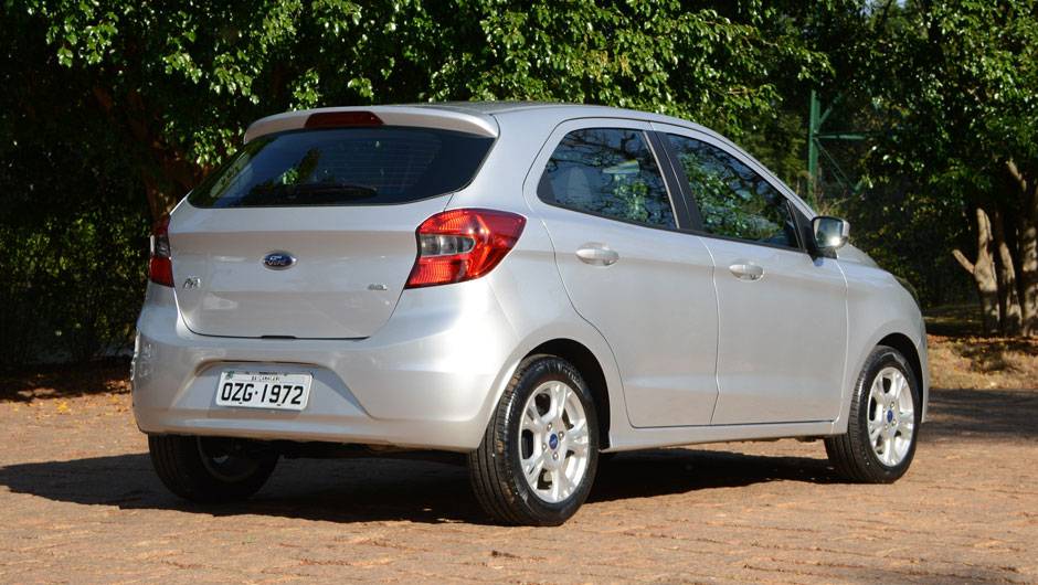 Novo Ka SEL conta com controles de estabilidade e de tra&ccedil;&atilde;o | <a href="https://beta-develop.quatrorodas.abril.com.br/carros/lancamentos/novo-ford-ka-792257.shtml" rel="migration">Leia mais</a>