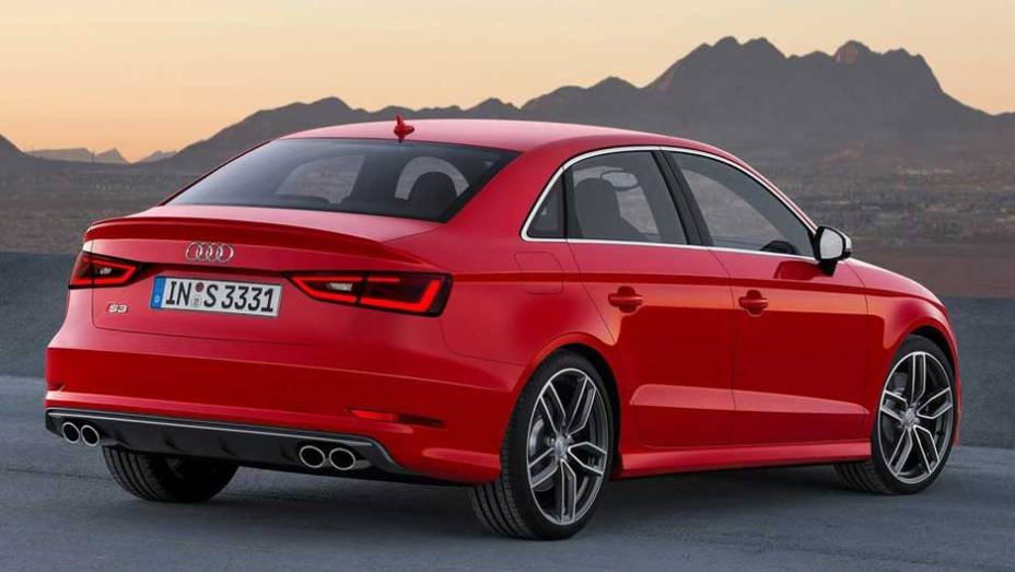 O cora&ccedil;&atilde;o tamb&eacute;m &eacute; diferente: trata-se de um 2.0 TFSI com 300 cv | <a href="https://beta-develop.quatrorodas.abril.com.br/saloes/new-york/2013/audi-a3-s3-sedan-737169.shtml" rel="migration">Leia mais</a>