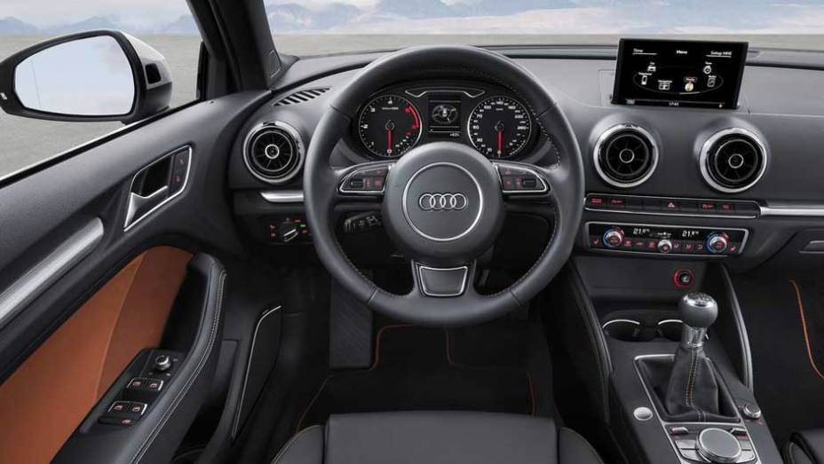 O interior &eacute; id&ecirc;ntico ao do A3 hatch | <a href="https://beta-develop.quatrorodas.abril.com.br/saloes/new-york/2013/audi-a3-s3-sedan-737169.shtml" rel="migration">Leia mais</a>