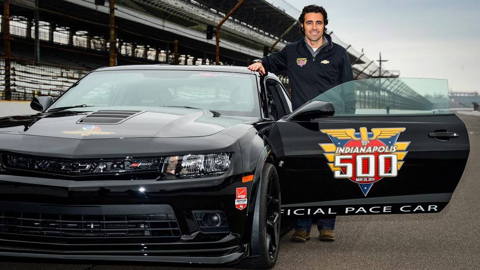 O carro será dirigido pelo tricampeão da prova, Dario Franchitti | <a href="https://beta-develop.quatrorodas.abril.com.br/noticias/fabricantes/f-indy-apresenta-seu-novo-pace-car-chevrolet-camaro-z-28-777840.shtml" rel="migration">Leia mais</a> O carro será dirigido pelo tricampeão da prova, Dario Franchitti | <a href="https://beta-develop.quatrorodas.abril.com.br/noticias/fabricantes/f-indy-apresenta-seu-novo-pace-car-chevrolet-camaro-z-28-777840.shtml" rel="migration">Leia mais</a>