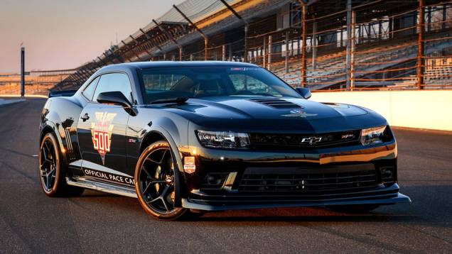 O carro tem kit aerodinâmico | <a href="https://beta-develop.quatrorodas.abril.com.br/noticias/fabricantes/f-indy-apresenta-seu-novo-pace-car-chevrolet-camaro-z-28-777840.shtml" rel="migration">Leia mais</a> O carro tem kit aerodinâmico | <a href="https://beta-develop.quatrorodas.abril.com.br/noticias/fabricantes/f-indy-apresenta-seu-novo-pace-car-chevrolet-camaro-z-28-777840.shtml" rel="migration">Leia mais</a>