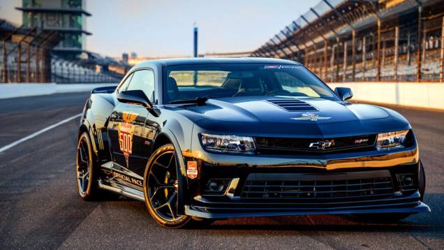 O Camaro Z/28 tem motor V8 de 7.0 litros | <a href="https://beta-develop.quatrorodas.abril.com.br/noticias/fabricantes/f-indy-apresenta-seu-novo-pace-car-chevrolet-camaro-z-28-777840.shtml" rel="migration">Leia mais</a> O Camaro Z/28 tem motor V8 de 7.0 litros | <a href="https://beta-develop.quatrorodas.abril.com.br/noticias/fabricantes/f-indy-apresenta-seu-novo-pace-car-chevrolet-camaro-z-28-777840.shtml" rel="migration">Leia mais</a>