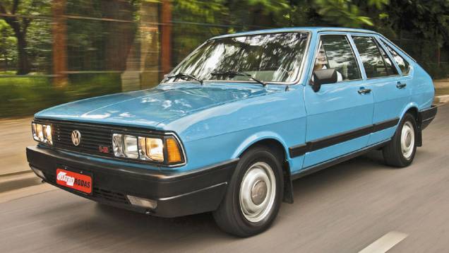 A frente com quatro faróis retangulares surgiu no Brasil em 1983; a última reestilização foi em 1985: além dos para-choques plásticos, o carro trouxe o câmbio de cinco marchas; envelhecido, saiu de linha em dezembro de 1988 A frente com quatro faróis retangulares surgiu no Brasil em 1983; a última reestilização foi em 1985: além dos para-choques plásticos, o carro trouxe o câmbio de cinco marchas; envelhecido, saiu de linha em dezembro de 1988