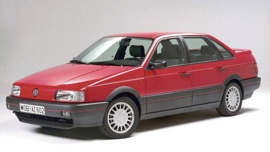 Enquanto isso, na Europa, no mesmo ano estreava a terceira gera&ccedil;&atilde;o do Passat; o carro aproveitava uma vers&atilde;o esticada da plataforma do Golf europeu