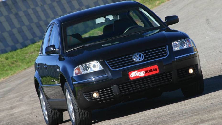 Uma leve reestiliza&ccedil;&atilde;o foi feita em 2001, deixando o Passat com tra&ccedil;os mais arredondados, principalmente na dianteira