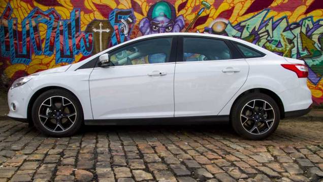 Projeto global, ele tem estilo bem mais esportivo que seu antecessor | <a href="https://beta-develop.quatrorodas.abril.com.br/carros/lancamentos/novo-ford-focus-sedan-755333.shtml" rel="migration">Leia mais</a> Projeto global, ele tem estilo bem mais esportivo que seu antecessor | <a href="https://beta-develop.quatrorodas.abril.com.br/carros/lancamentos/novo-ford-focus-sedan-755333.shtml" rel="migration">Leia mais</a>